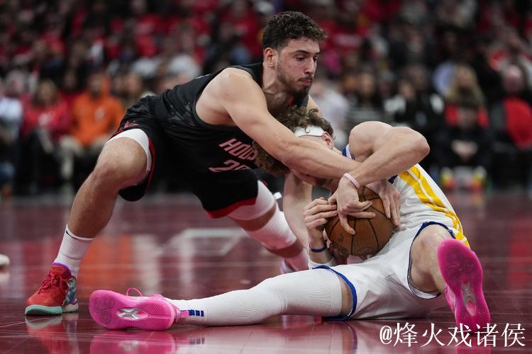 乌度卡怒斥漏判申京犯规,掘记建议将其驱逐出场 乌度卡怒斥漏判申京犯规,掘记建议将其驱逐出场